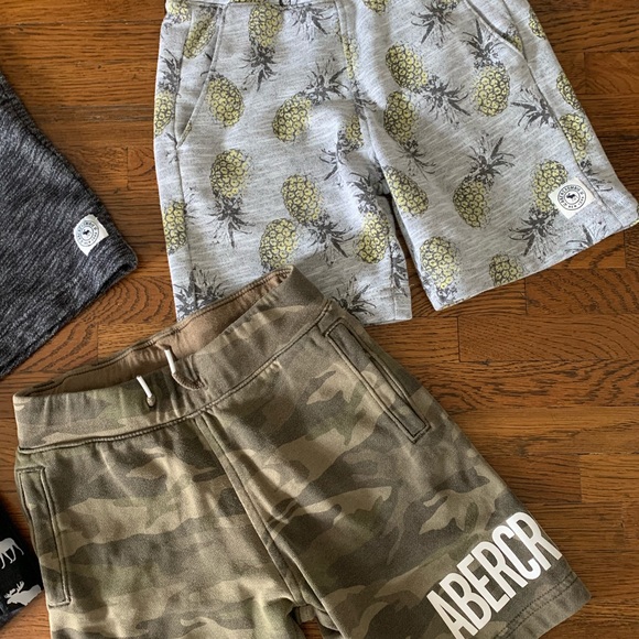 Abercrombie Kids Shorts - Boys Size 5/6 - Picture 2 of 7